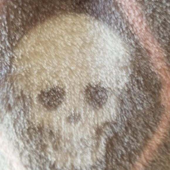 Sun sale Betsey Johnson skull plush throw - Picture 4 of 4